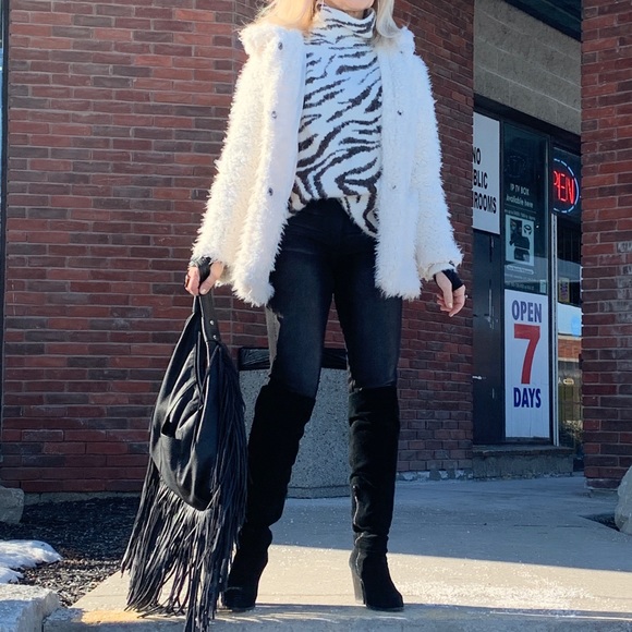 Meet your Posher, Mary-anne - Picture 2 of 2